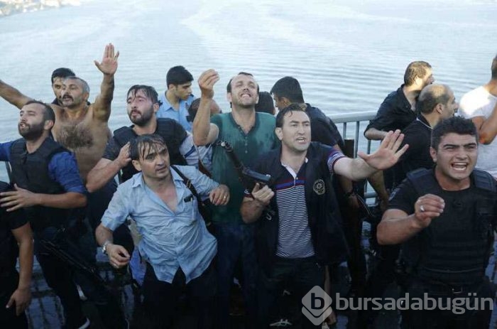 Boğaziçi Köprüsü'nde darbeci teröristlere öldüresiye dayak!