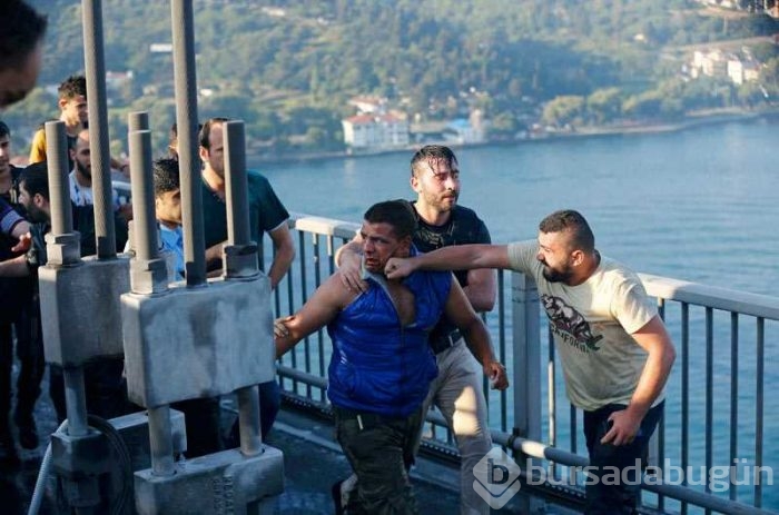 Boğaziçi Köprüsü'nde darbeci teröristlere öldüresiye dayak!