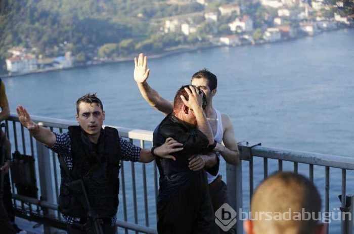 Boğaziçi Köprüsü'nde darbeci teröristlere öldüresiye dayak!