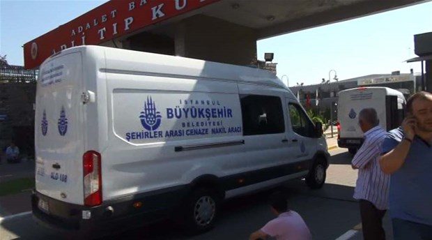 Adli tıp önünde beklediler