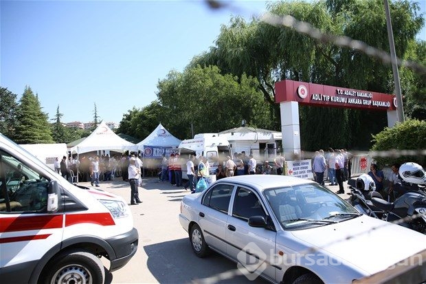 Adli tıp önünde beklediler