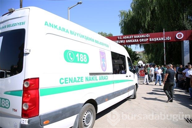 Adli tıp önünde beklediler
