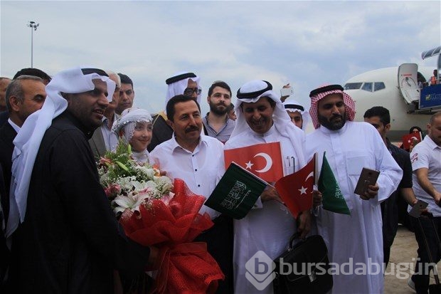 Ordu'ya uçakla gelen Araplar törenle karşılandı