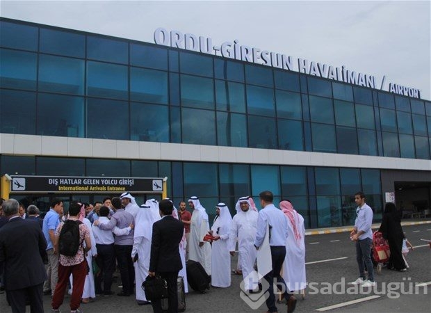 Ordu'ya uçakla gelen Araplar törenle karşılandı