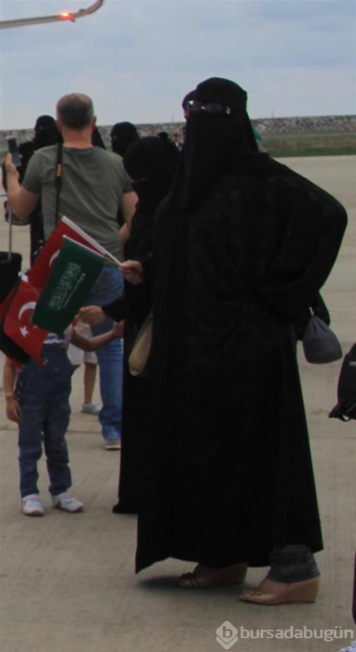 Ordu'ya uçakla gelen Araplar törenle karşılandı
