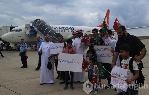 Ordu'ya uçakla gelen Araplar törenle karşılandı