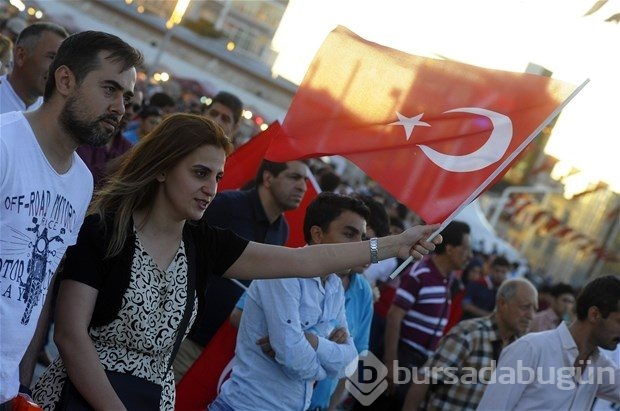 Taksim'de demokrasi nöbeti sürüyor