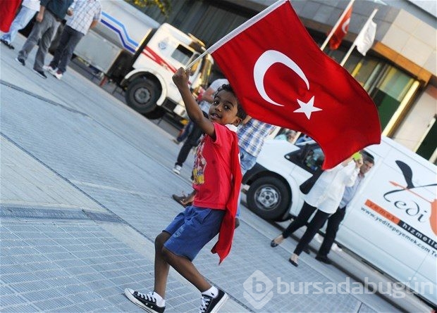 Taksim'de demokrasi nöbeti sürüyor