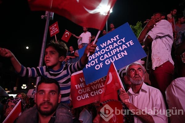 Ankara'da demokrasi nöbeti sürüyor