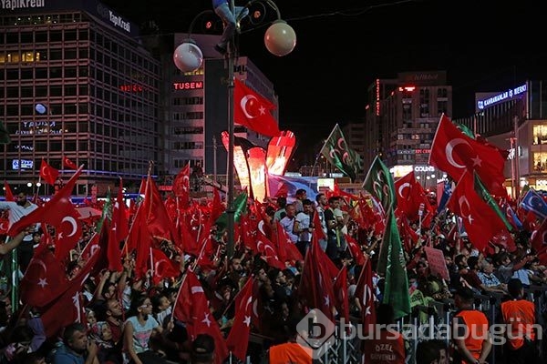 Ankara'da demokrasi nöbeti sürüyor