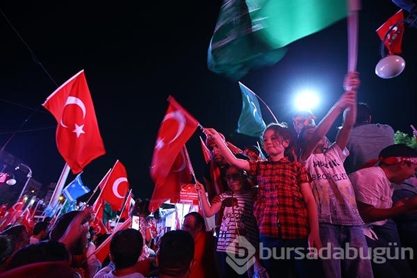 Ankara'da demokrasi nöbeti sürüyor