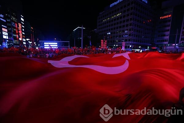 Ankara'da demokrasi nöbeti sürüyor