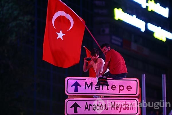 Ankara'da demokrasi nöbeti sürüyor