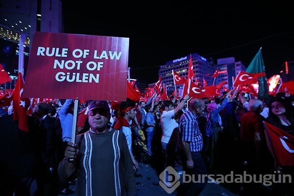 Ankara'da demokrasi nöbeti sürüyor