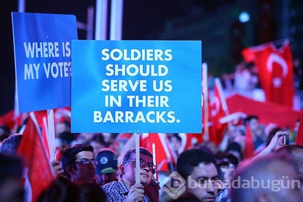 Ankara'da demokrasi nöbeti sürüyor
