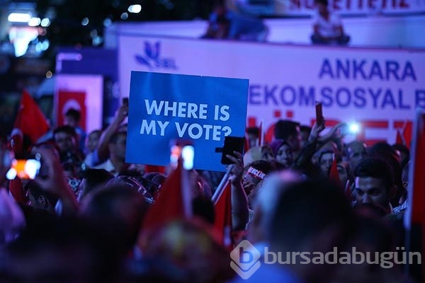 Ankara'da demokrasi nöbeti sürüyor