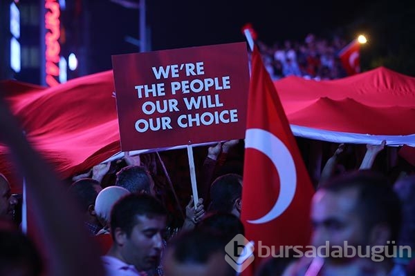Ankara'da demokrasi nöbeti sürüyor
