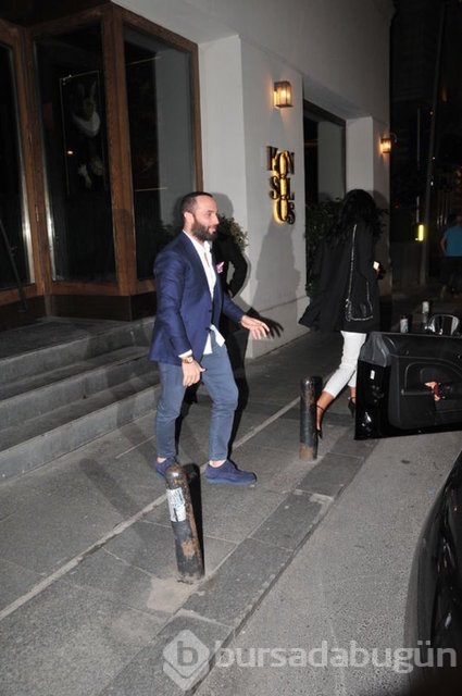 Şarkıcı Berkay sevgilisi ile görüntülendi