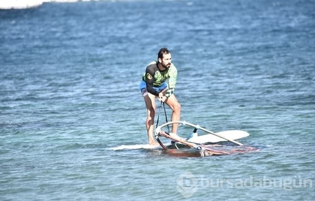 Ünlü oyuncu plajı terk etti!