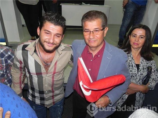 O asker ile fotoğraf çektirdiler!