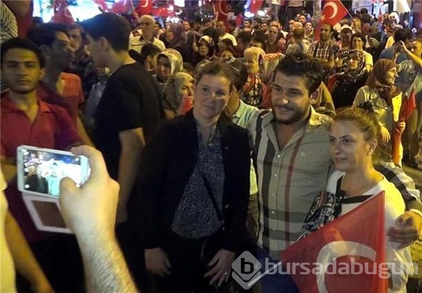 O asker ile fotoğraf çektirdiler!