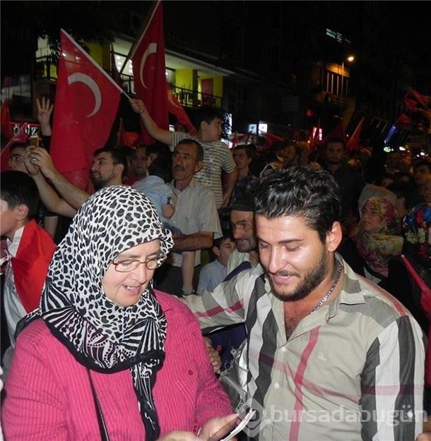 O asker ile fotoğraf çektirdiler!