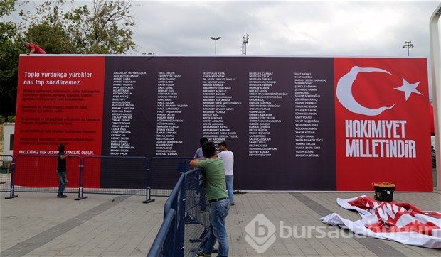Şehitlerin isimleri Taksim Meydanı'nda