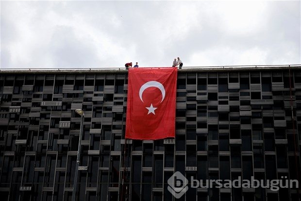 Şehitlerin isimleri Taksim Meydanı'nda
