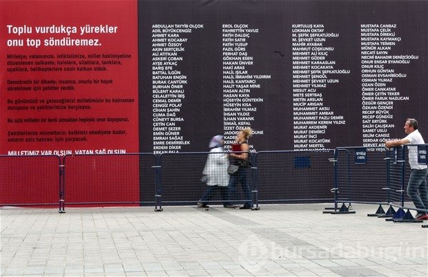 Şehitlerin isimleri Taksim Meydanı'nda