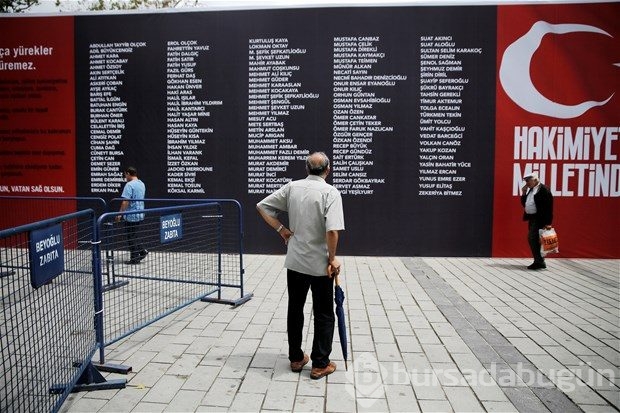 Şehitlerin isimleri Taksim Meydanı'nda