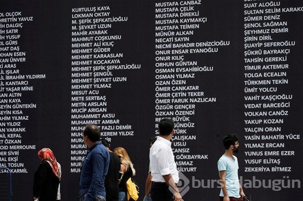 Şehitlerin isimleri Taksim Meydanı'nda