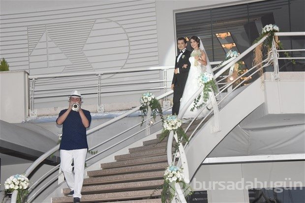Kiralık Aşk oyuncusu evlendi!