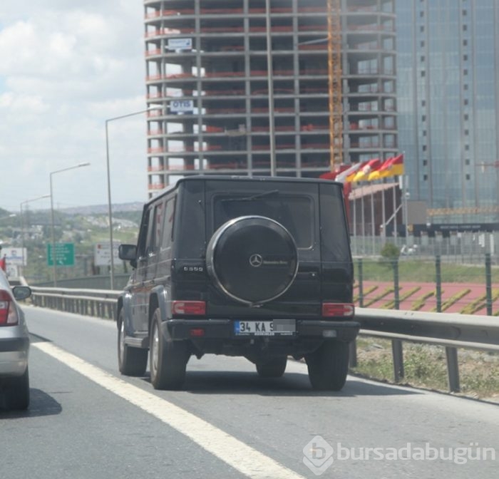 Yakışıklı oyuncu trafik kurallarını hiçe saydı