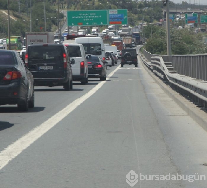 Yakışıklı oyuncu trafik kurallarını hiçe saydı