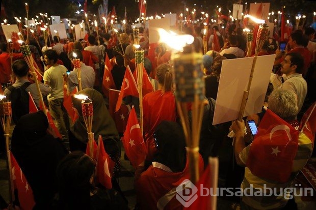 Boğaziçi Köprüsü'nde demokrasi yürüyüşü