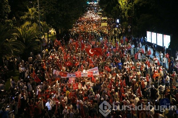 Boğaziçi Köprüsü'nde demokrasi yürüyüşü