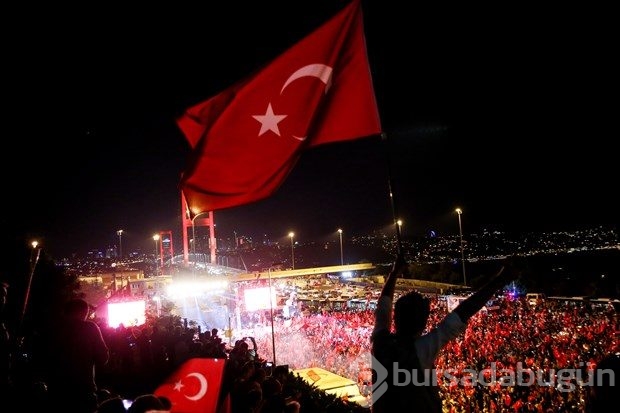 Boğaziçi Köprüsü'nde demokrasi yürüyüşü