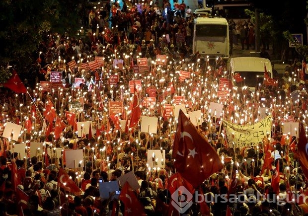 Boğaziçi Köprüsü'nde demokrasi yürüyüşü