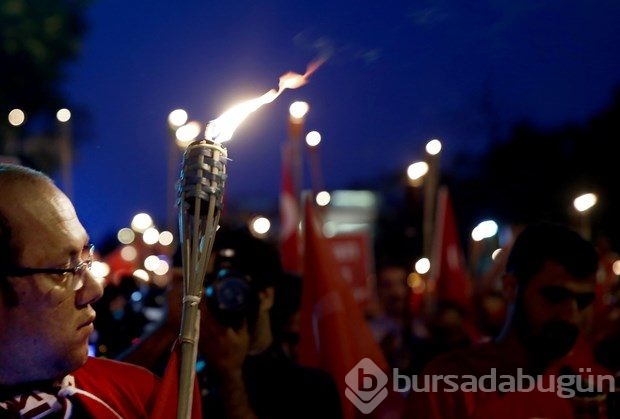 Boğaziçi Köprüsü'nde demokrasi yürüyüşü