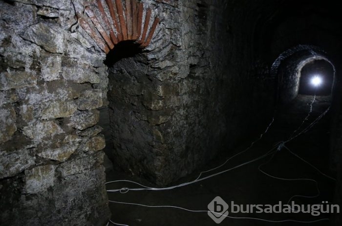 Bursa'da 2 bin 400 yıllık sarayın bölümleri ortaya çıkarıldı