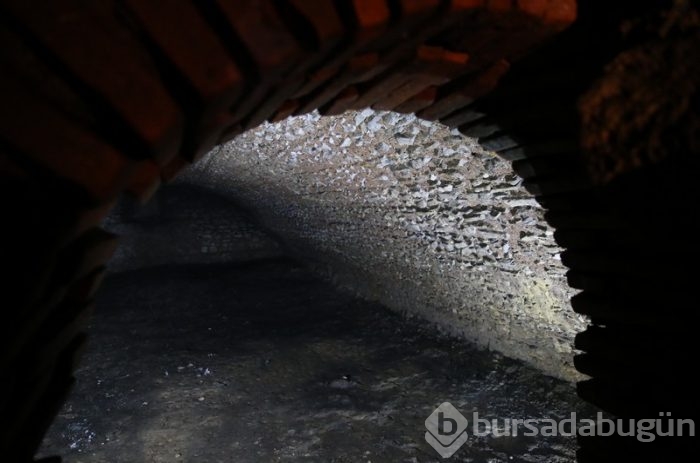 Bursa'da 2 bin 400 yıllık sarayın bölümleri ortaya çıkarıldı