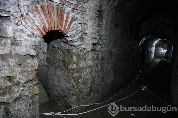 Bursa'da 2 bin 400 yıllık sarayın bölümleri ortaya çıkarıldı