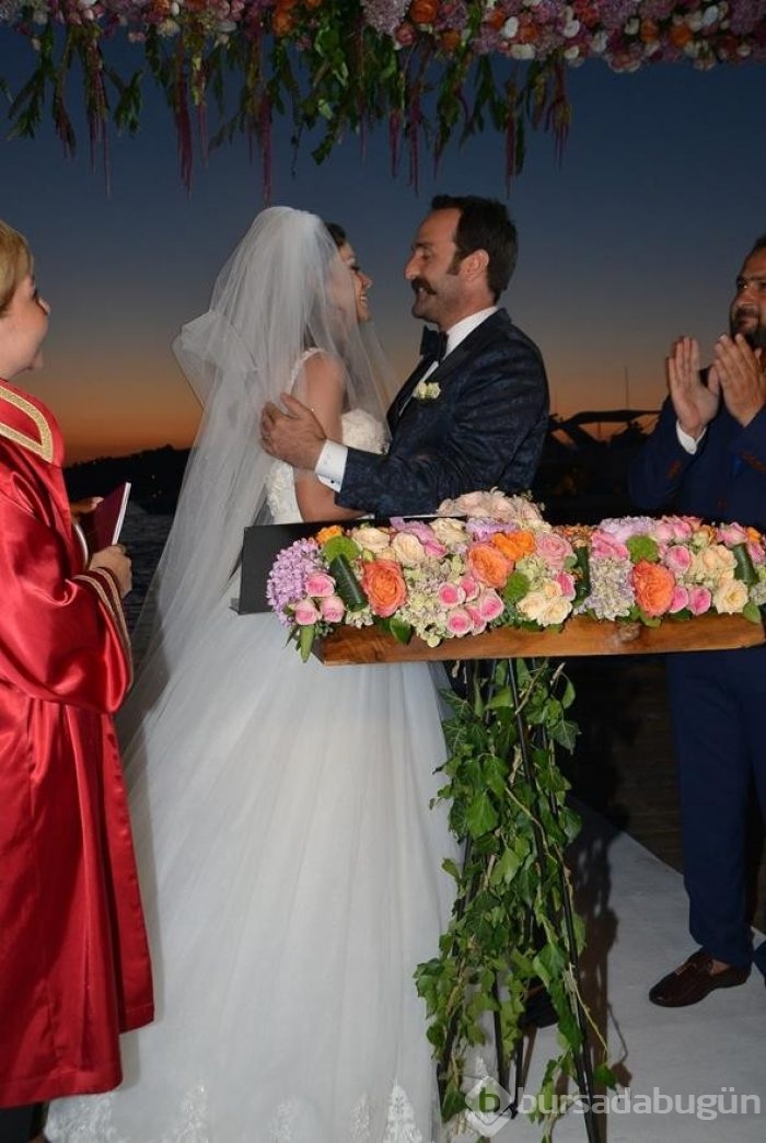Ünlü çift evlendi!