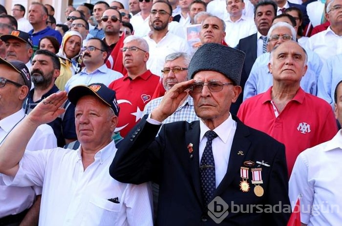 Türkiye demokrasi nöbetine devam ediyor