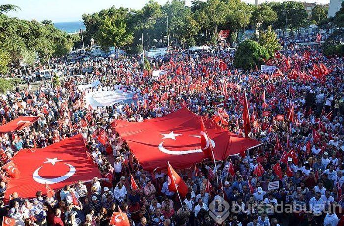 Türkiye demokrasi nöbetine devam ediyor