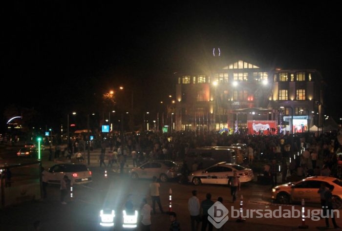 Türkiye demokrasi nöbetine devam ediyor