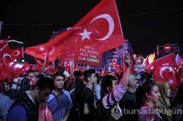 Türkiye demokrasi nöbetine devam ediyor