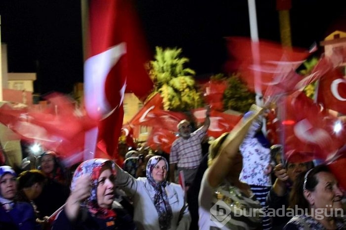 Türkiye demokrasi nöbetine devam ediyor