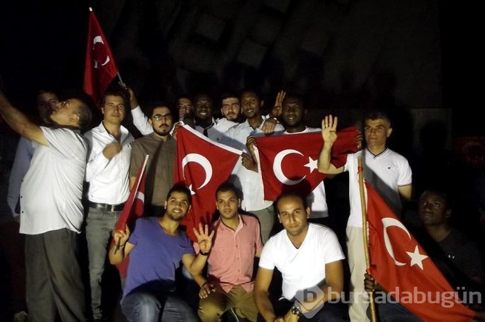 Türkiye demokrasi nöbetine devam ediyor