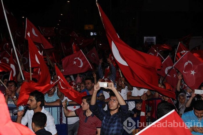 Türkiye demokrasi nöbetine devam ediyor